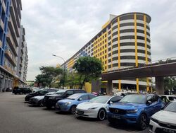 Tradehub 21 (D22), Retail #478688611